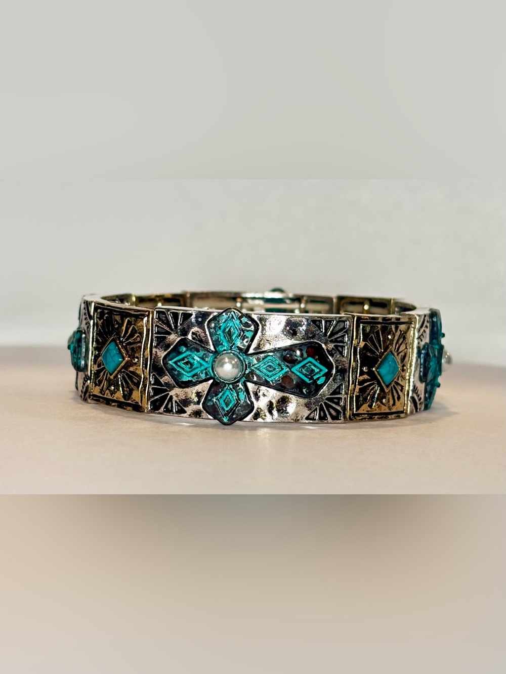 Southwest Style Stretch Bracelet Turquoise Cross Flower Faux Pearl Two Tone‎
